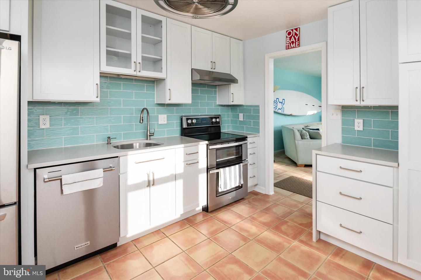5115 Bay Pkwy Property Photo 3