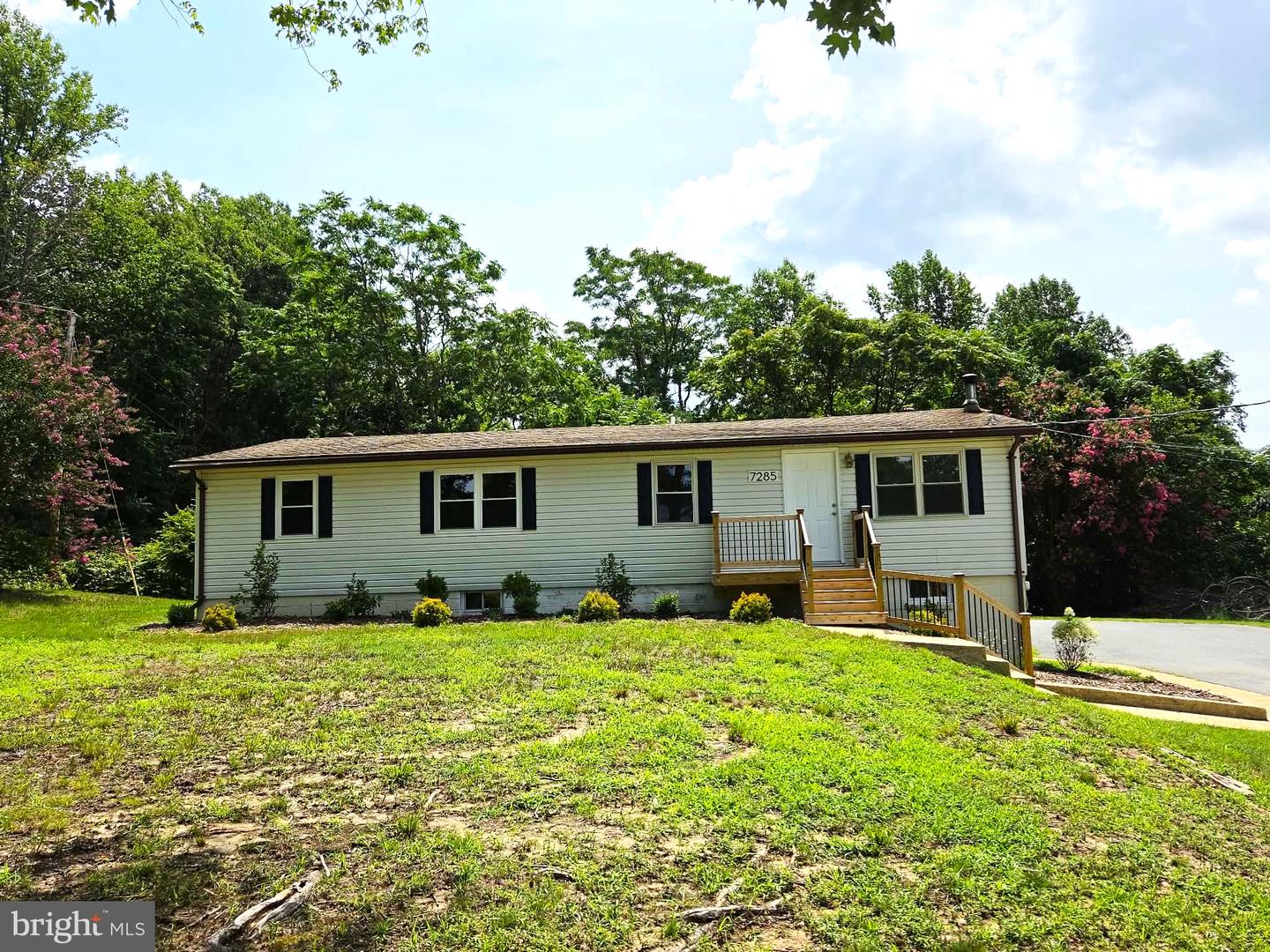 7285 Clyde Jones Rd Property Photo 2