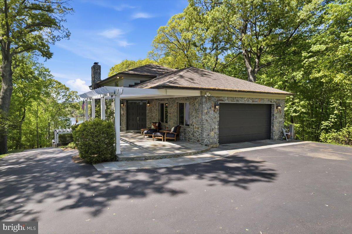 7335 Perry Ln Property Photo 13
