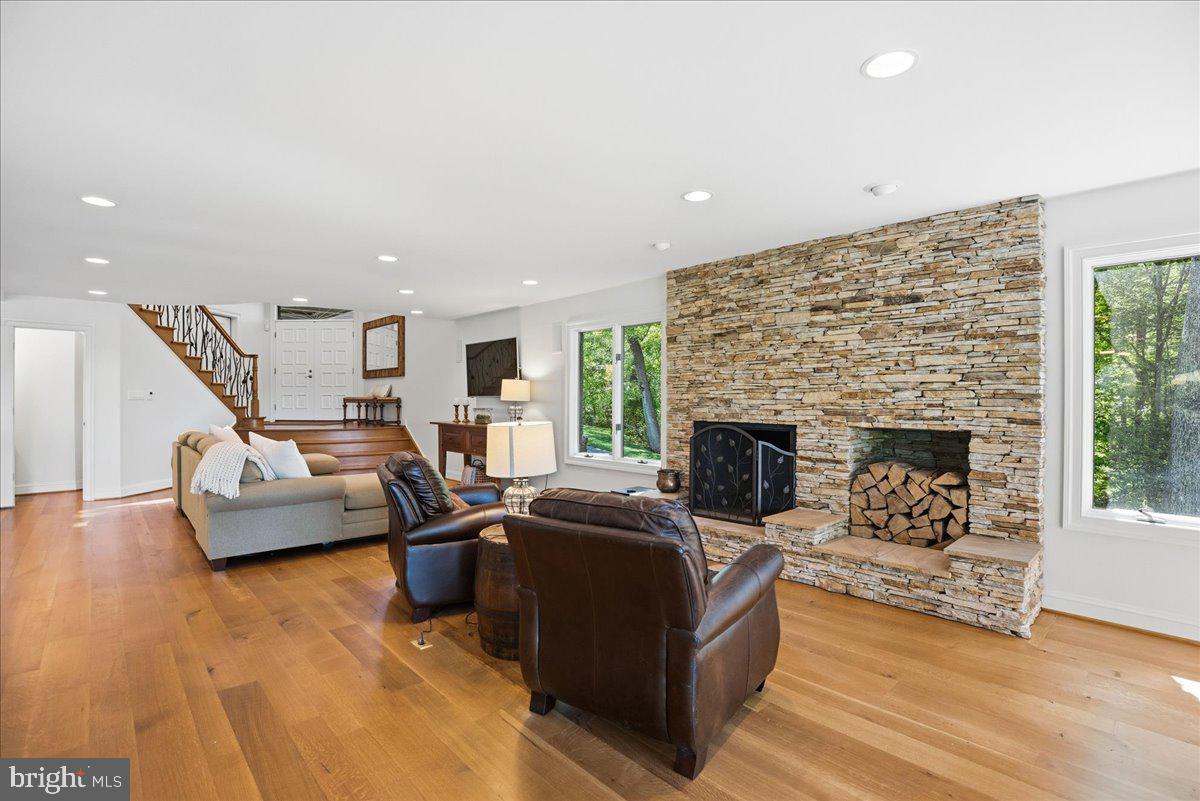 7335 Perry Ln Property Photo 19