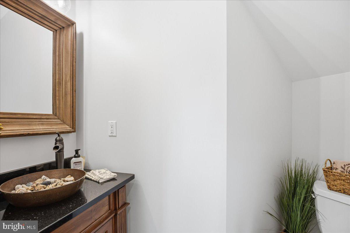 7335 Perry Ln Property Photo 32