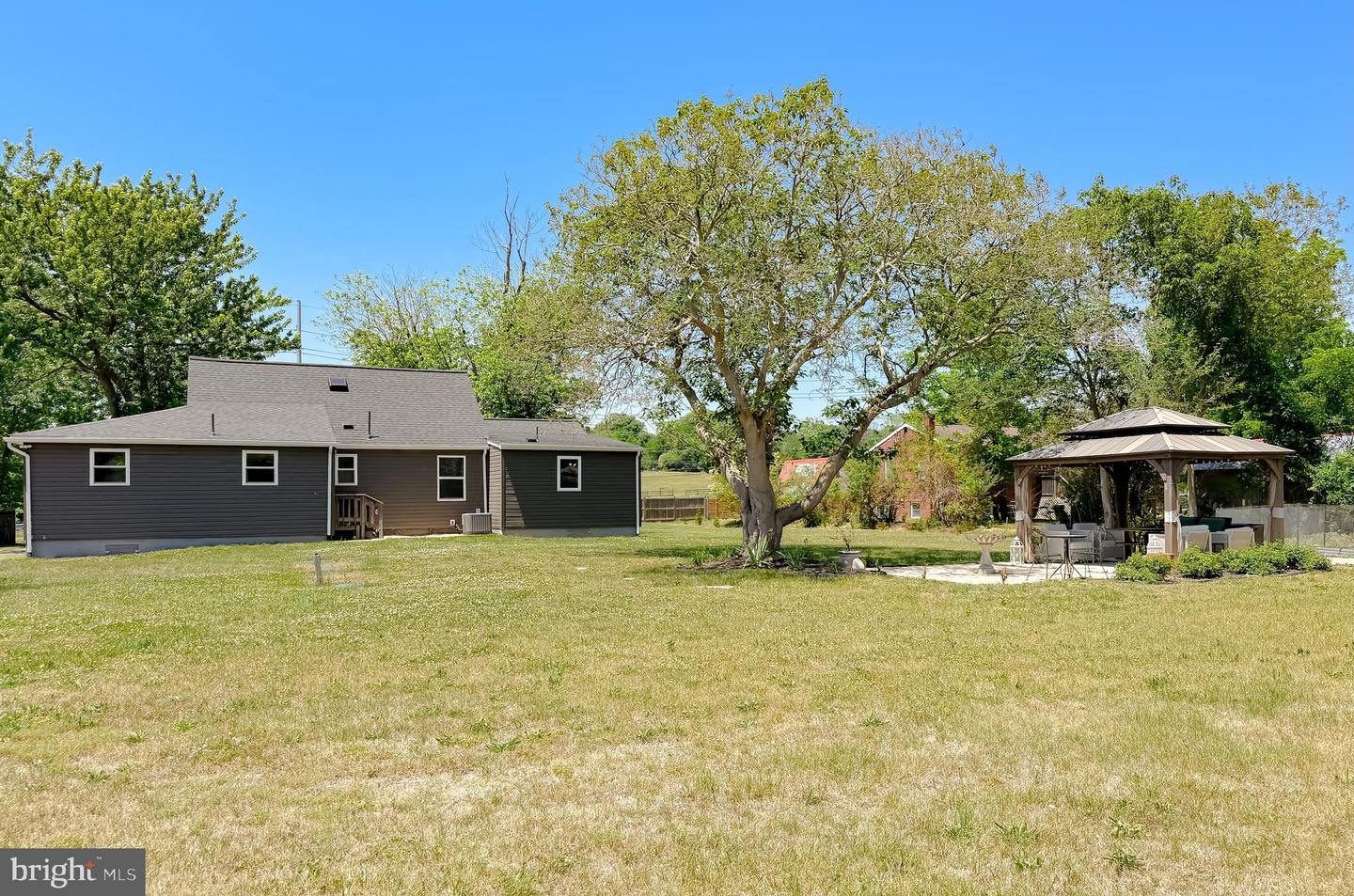 4985 Solomons Island Rd Property Photo 4