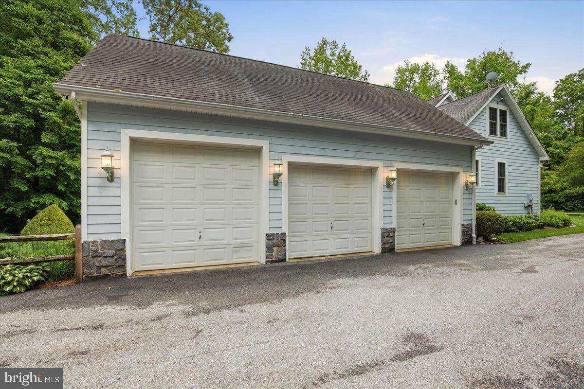 12033 Steven Ln Property Photo 10