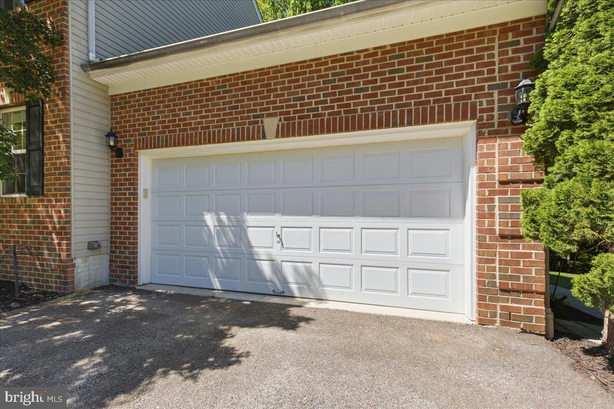 2424 Springbrook Ct Property Photo 8