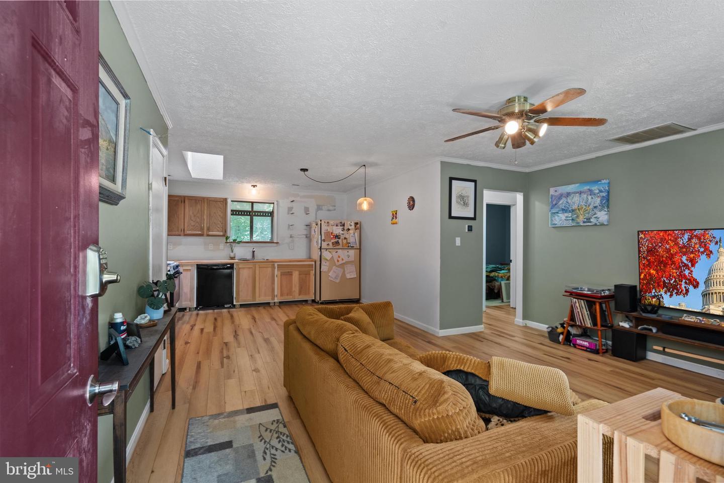 910 Golden West Way Property Photo 7