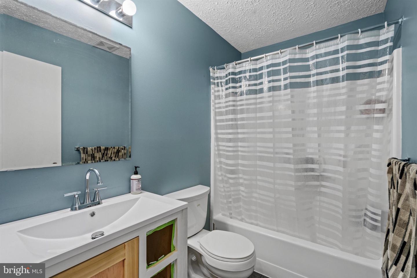 910 Golden West Way Property Photo 11