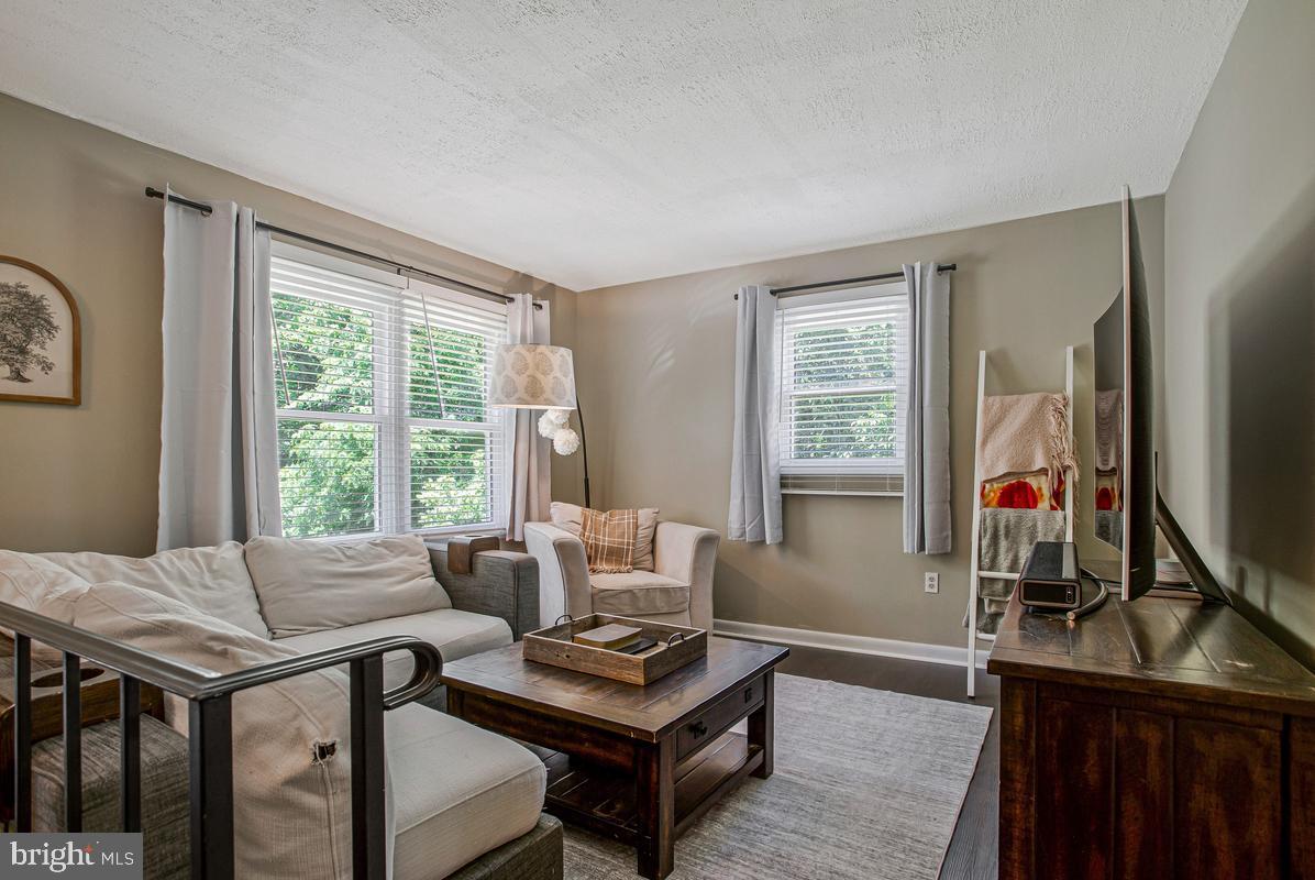 2811 Glasgow Way Property Photo 1