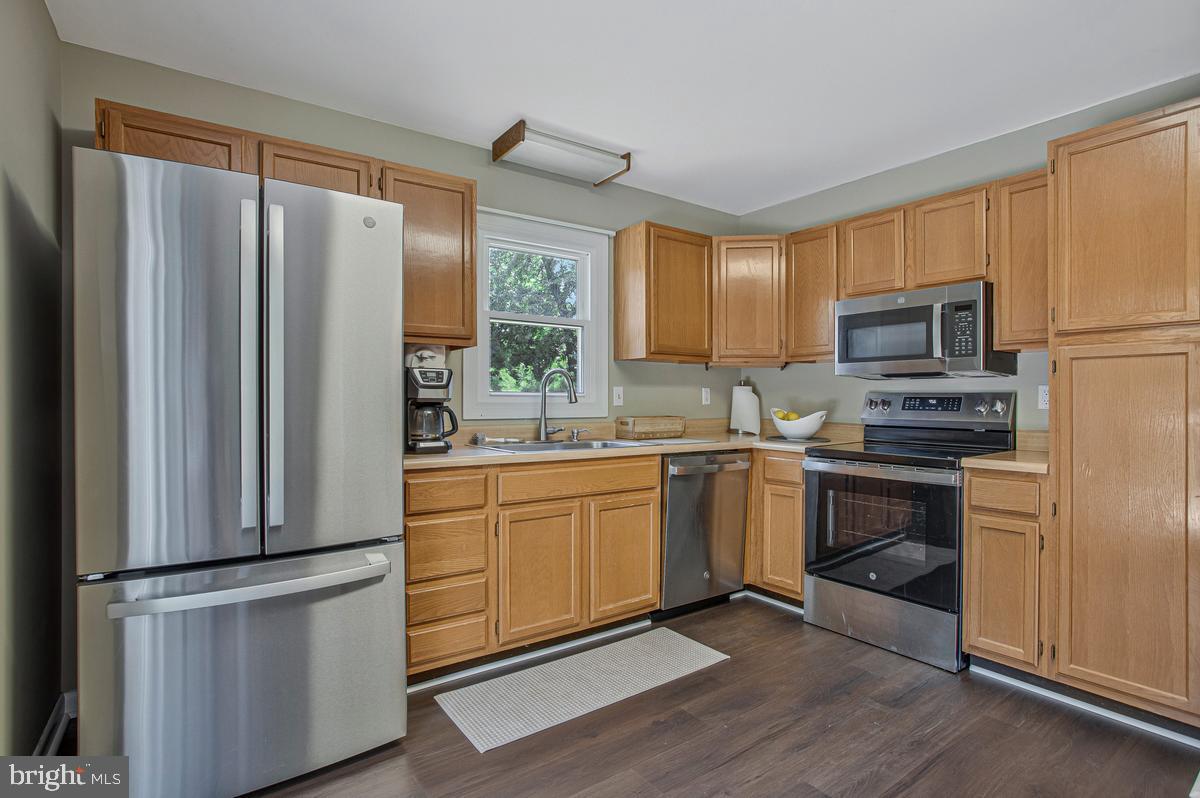 2811 Glasgow Way Property Photo 2