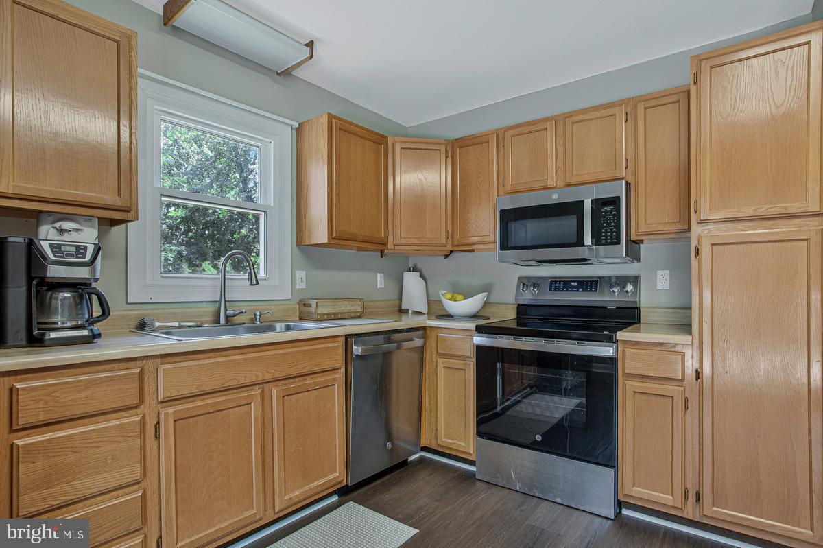 2811 Glasgow Way Property Photo 3