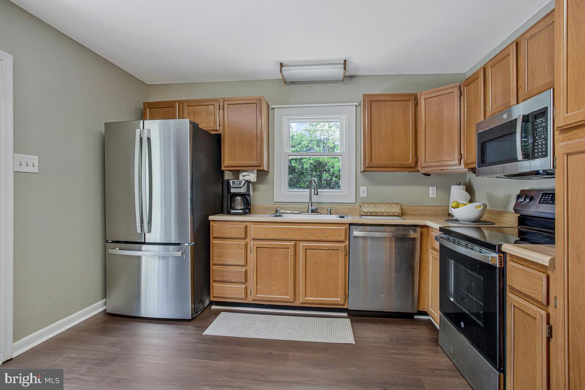 2811 Glasgow Way Property Photo 4