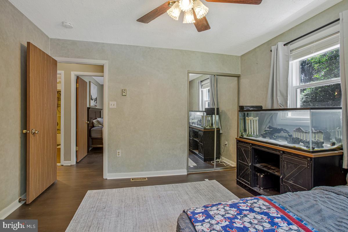 2811 Glasgow Way Property Photo 12