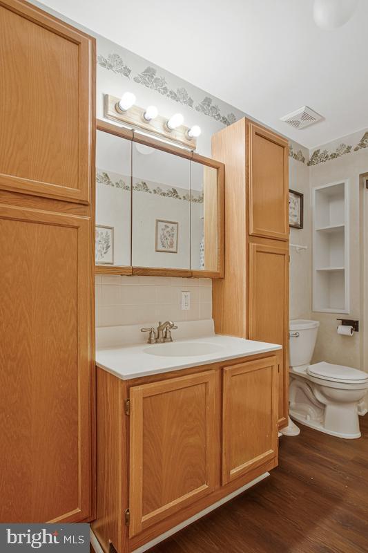 2811 Glasgow Way Property Photo 14