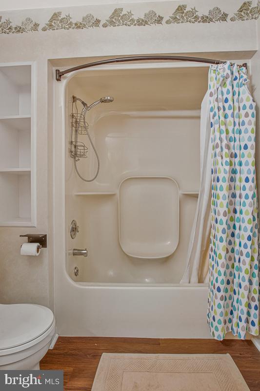 2811 Glasgow Way Property Photo 15