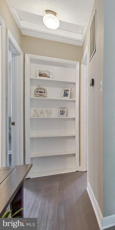 2811 Glasgow Way Property Photo 16