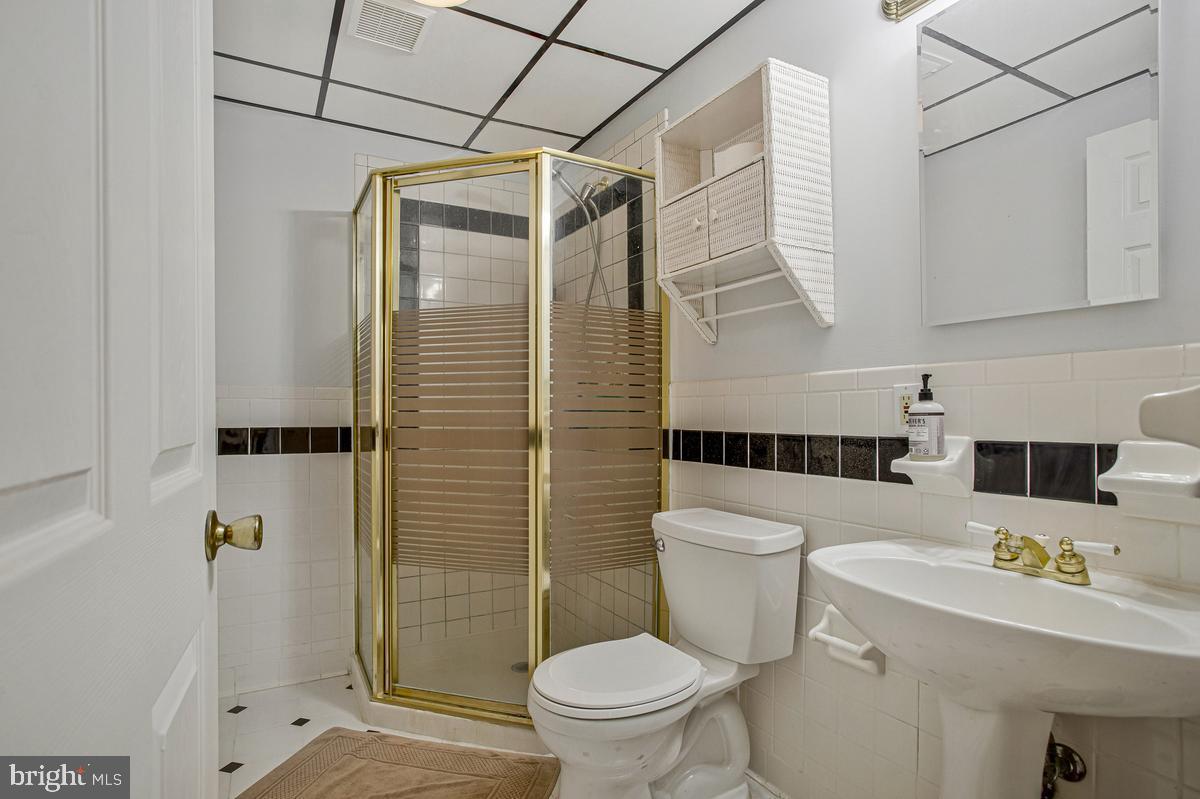 2811 Glasgow Way Property Photo 21