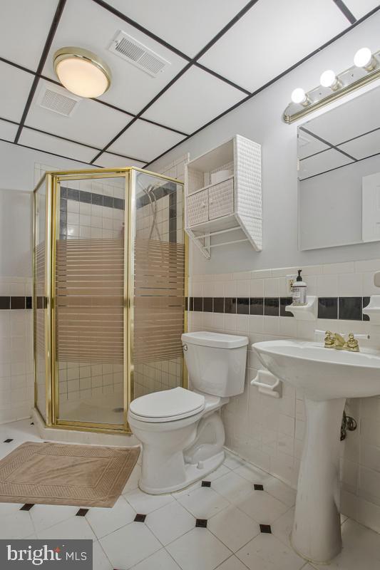 2811 Glasgow Way Property Photo 22