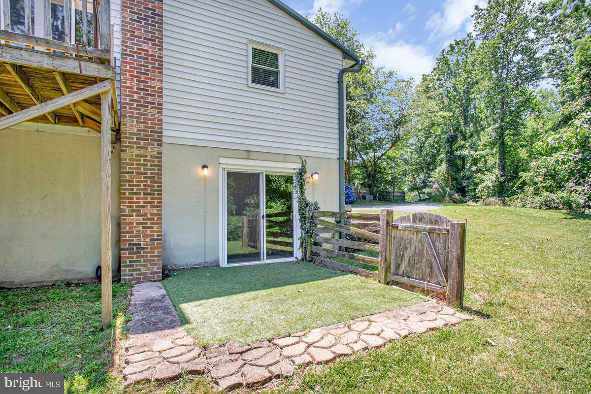2811 Glasgow Way Property Photo 26