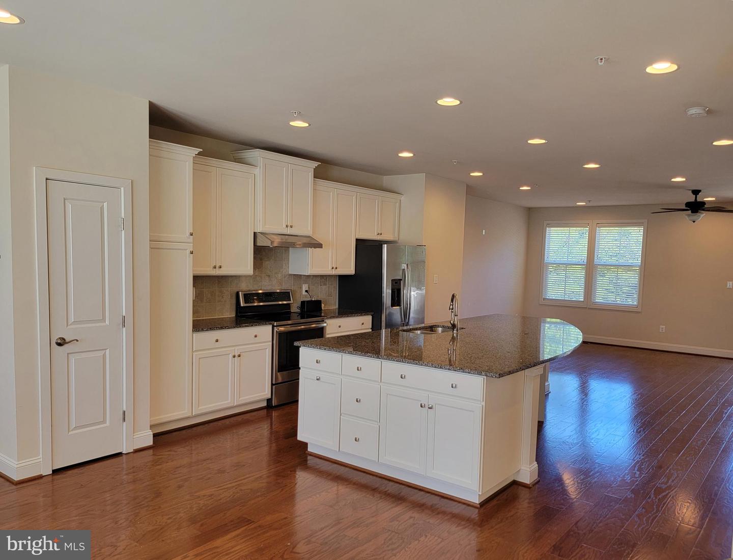 210 Oyster Bay Pl #c2 Property Photo 2