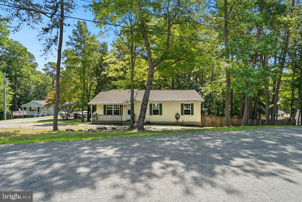 673 Grenada Ln Property Photo 2