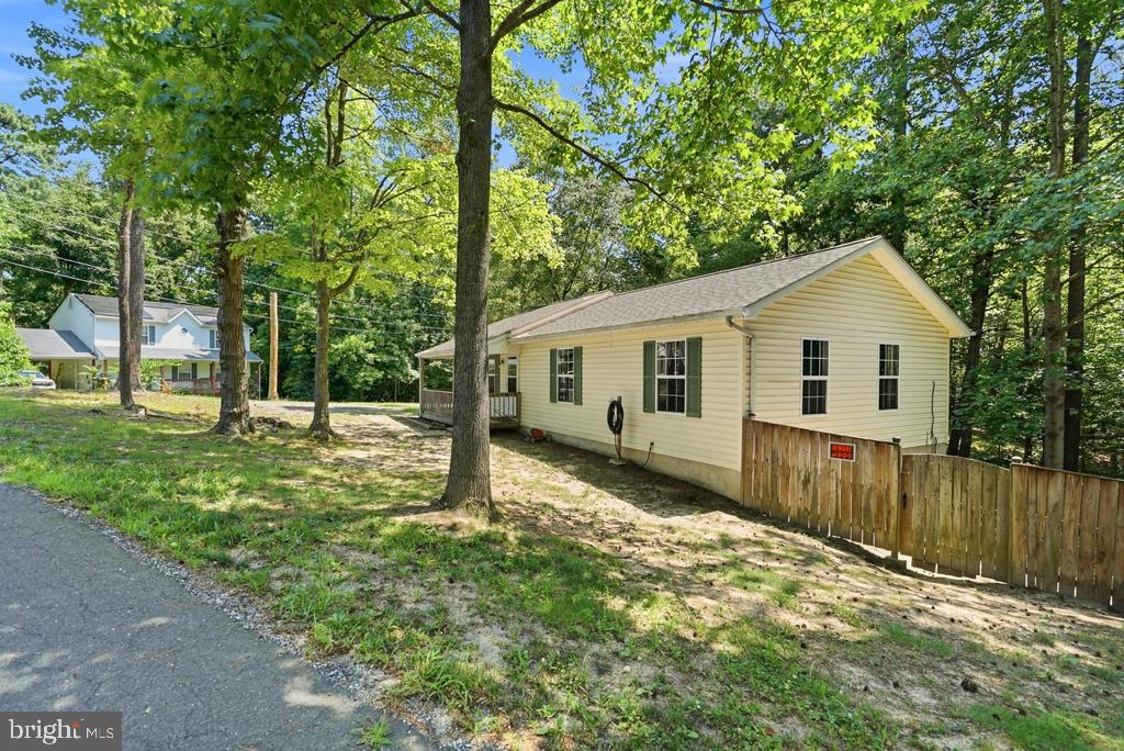 673 Grenada Ln Property Photo 5