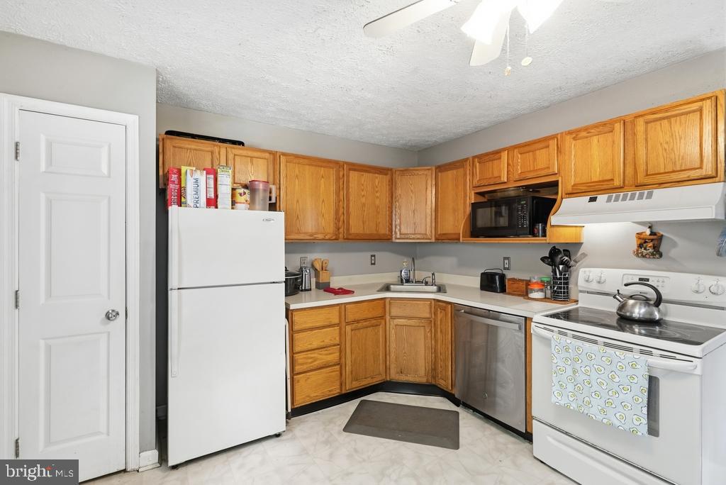 673 Grenada Ln Property Photo 10