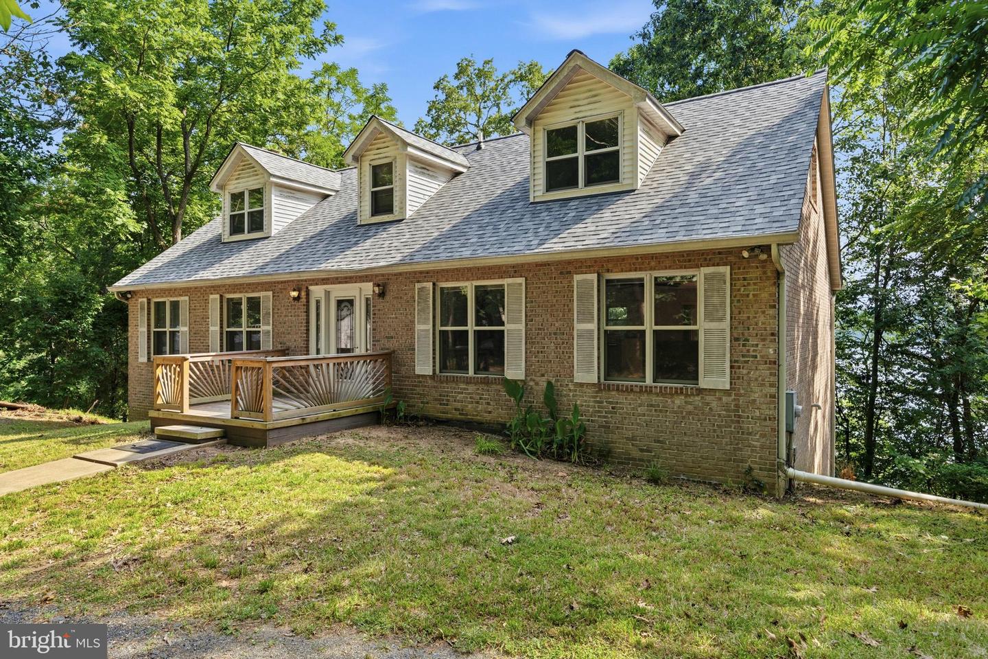 924 Chart Ct Property Photo 3