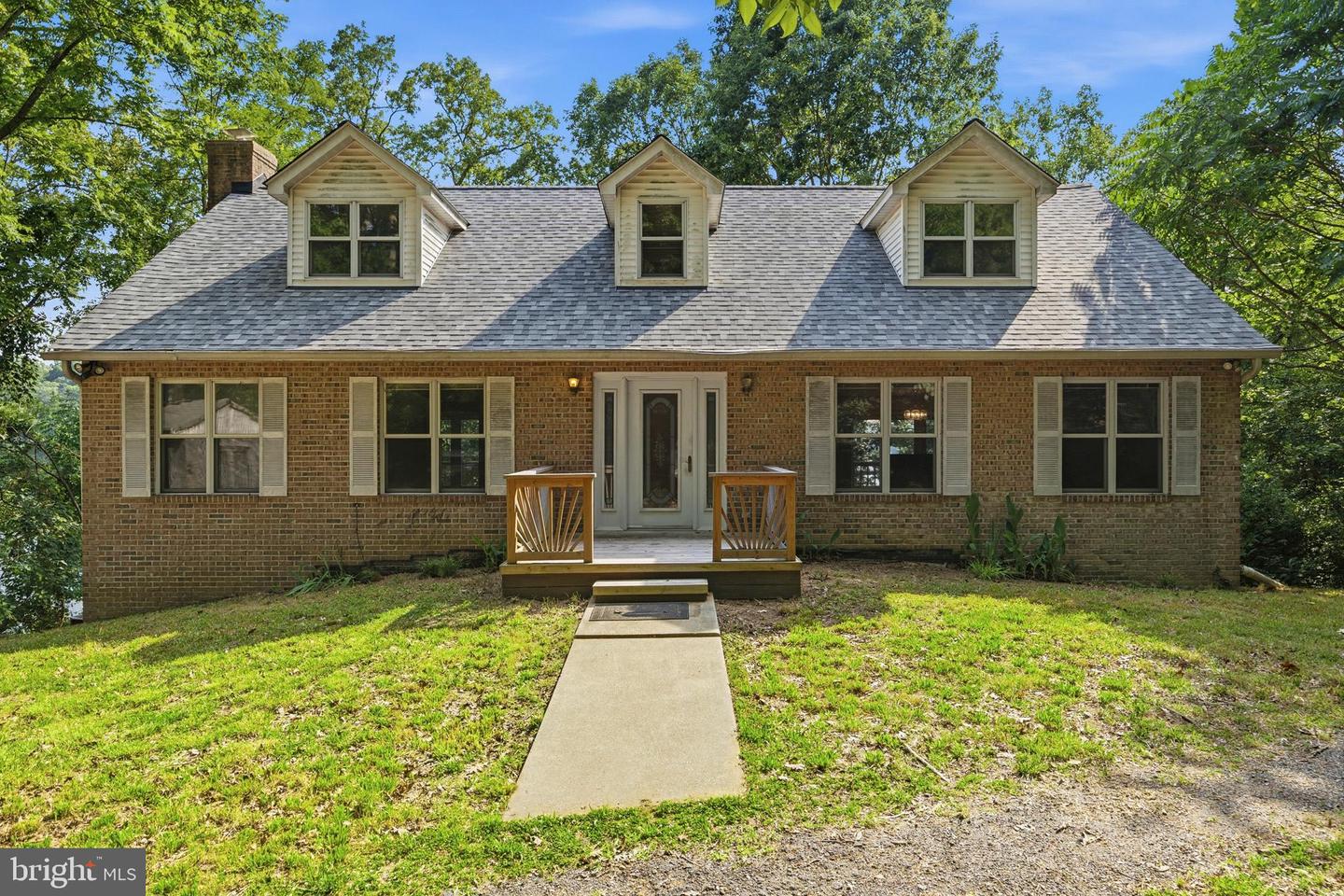 924 Chart Ct Property Photo 4