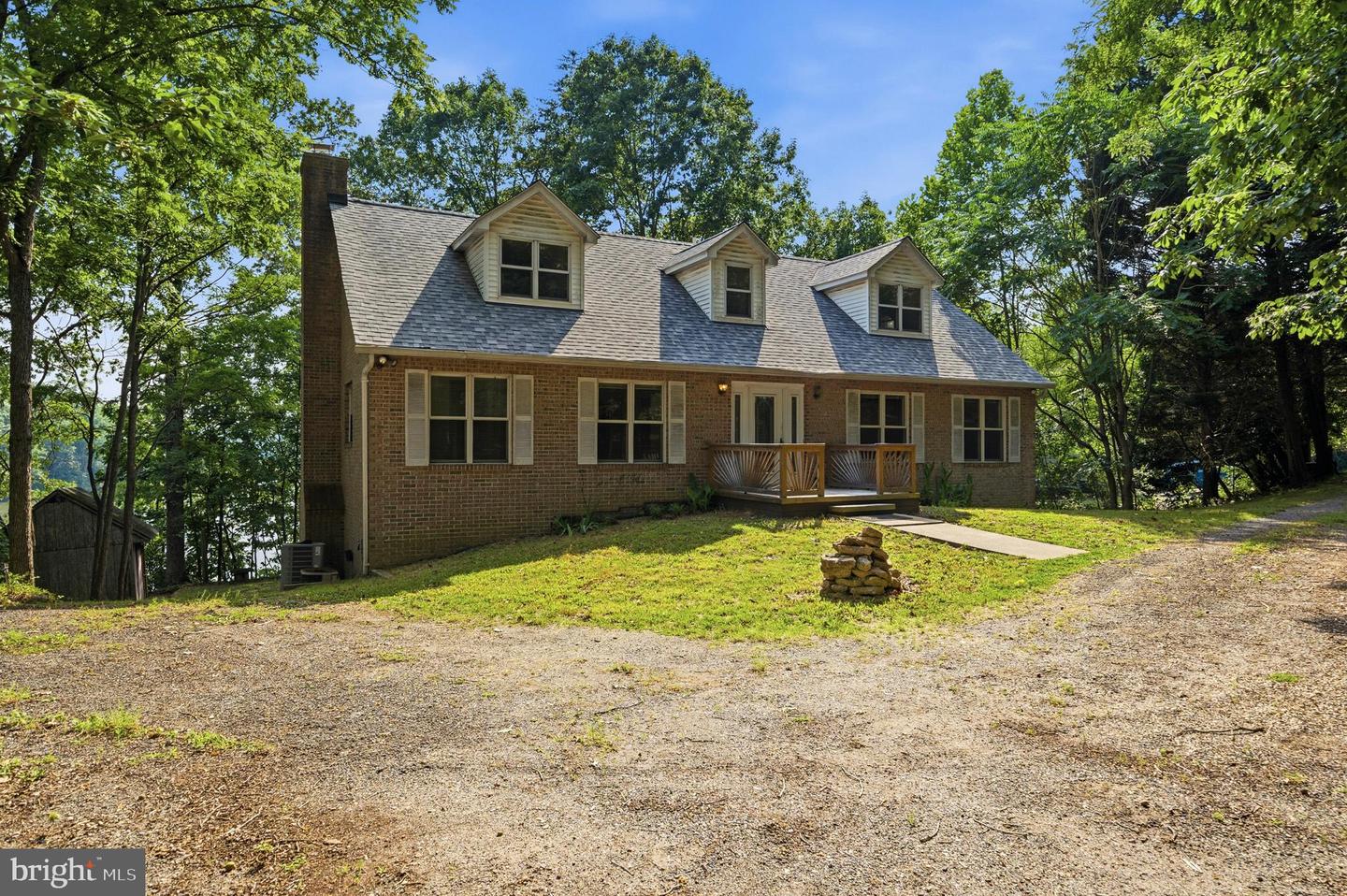924 Chart Ct Property Photo 5