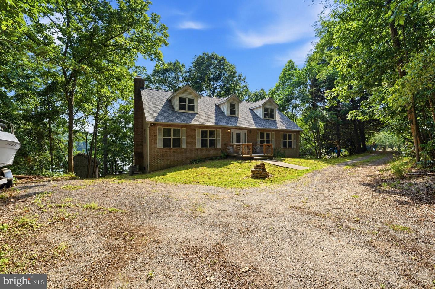 924 Chart Ct Property Photo 6