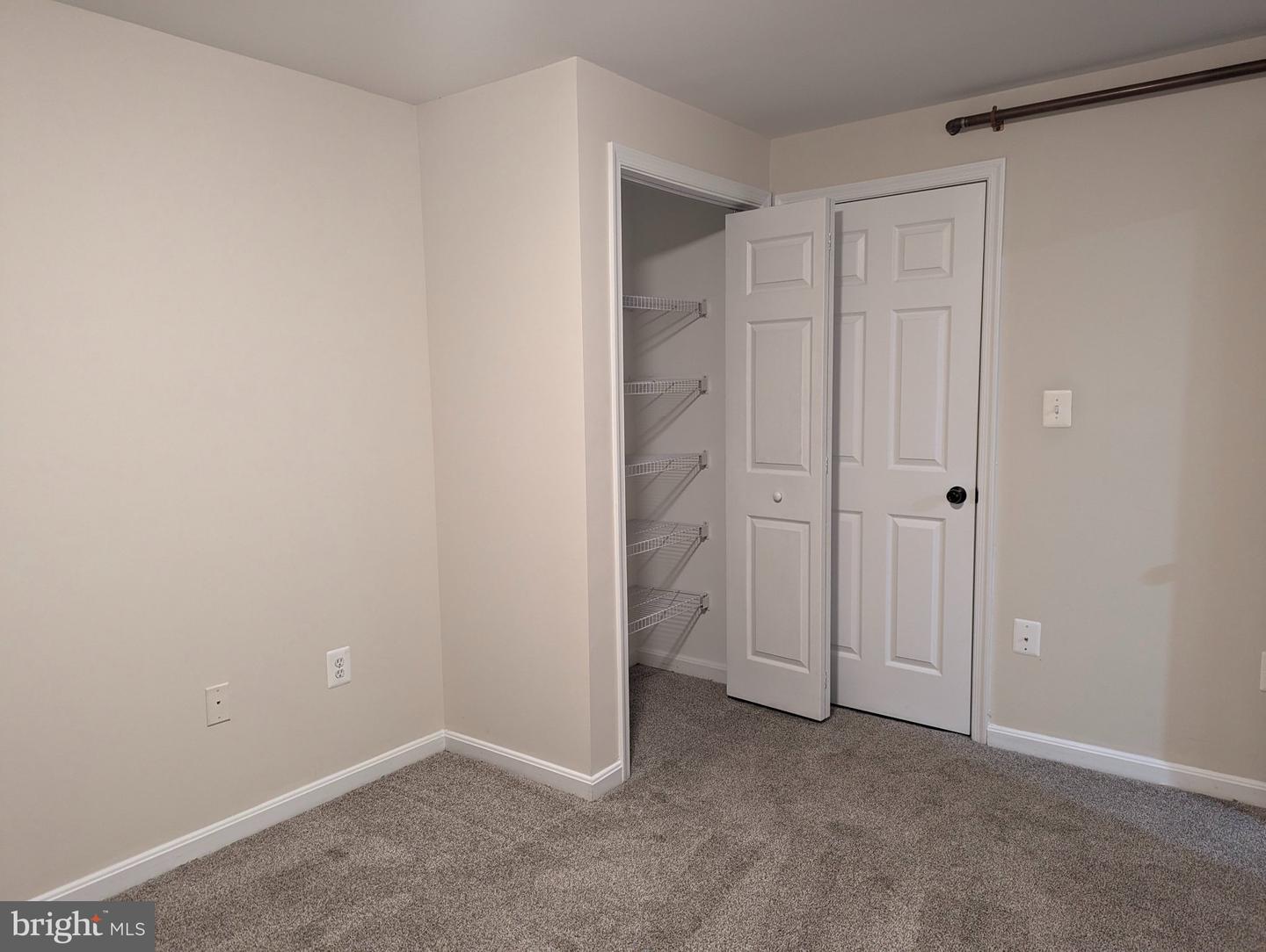 141 Winslow Pl Property Photo 8
