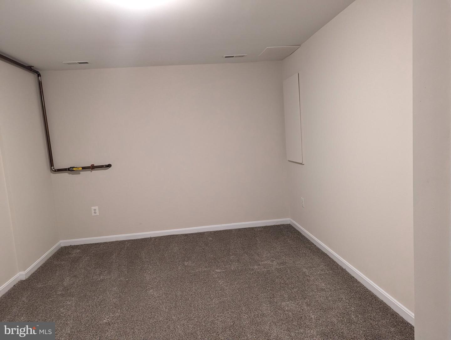 141 Winslow Pl Property Photo 9