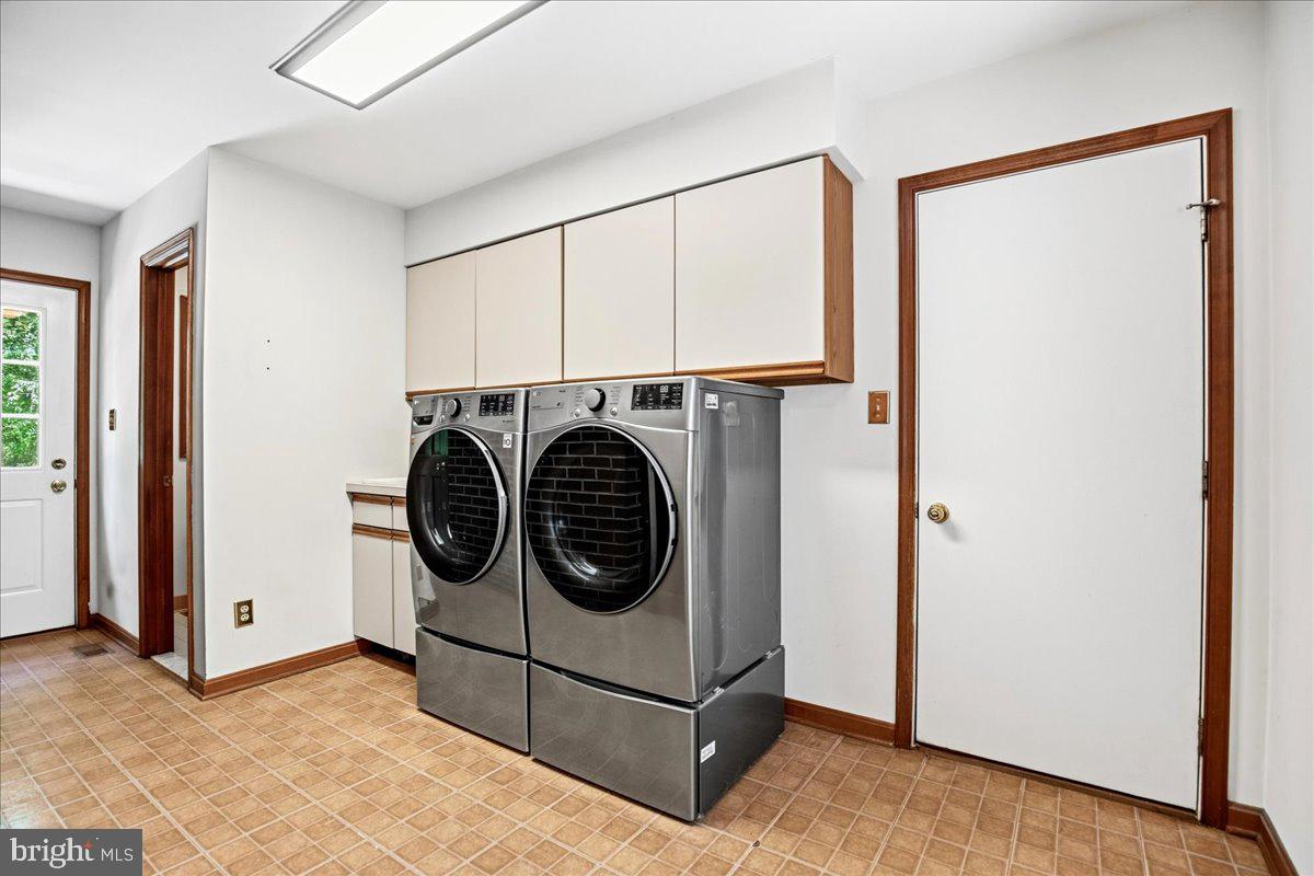 1151 Thompson Ct Property Photo 35