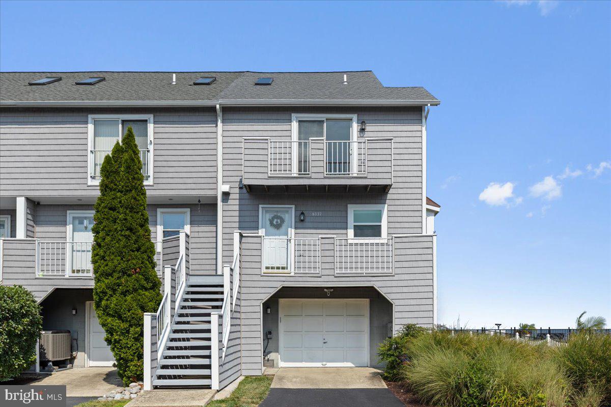 8337 Bay Crest Ct Property Photo 4