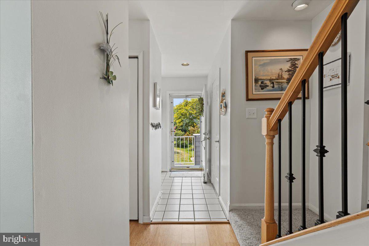 8337 Bay Crest Ct Property Photo 9