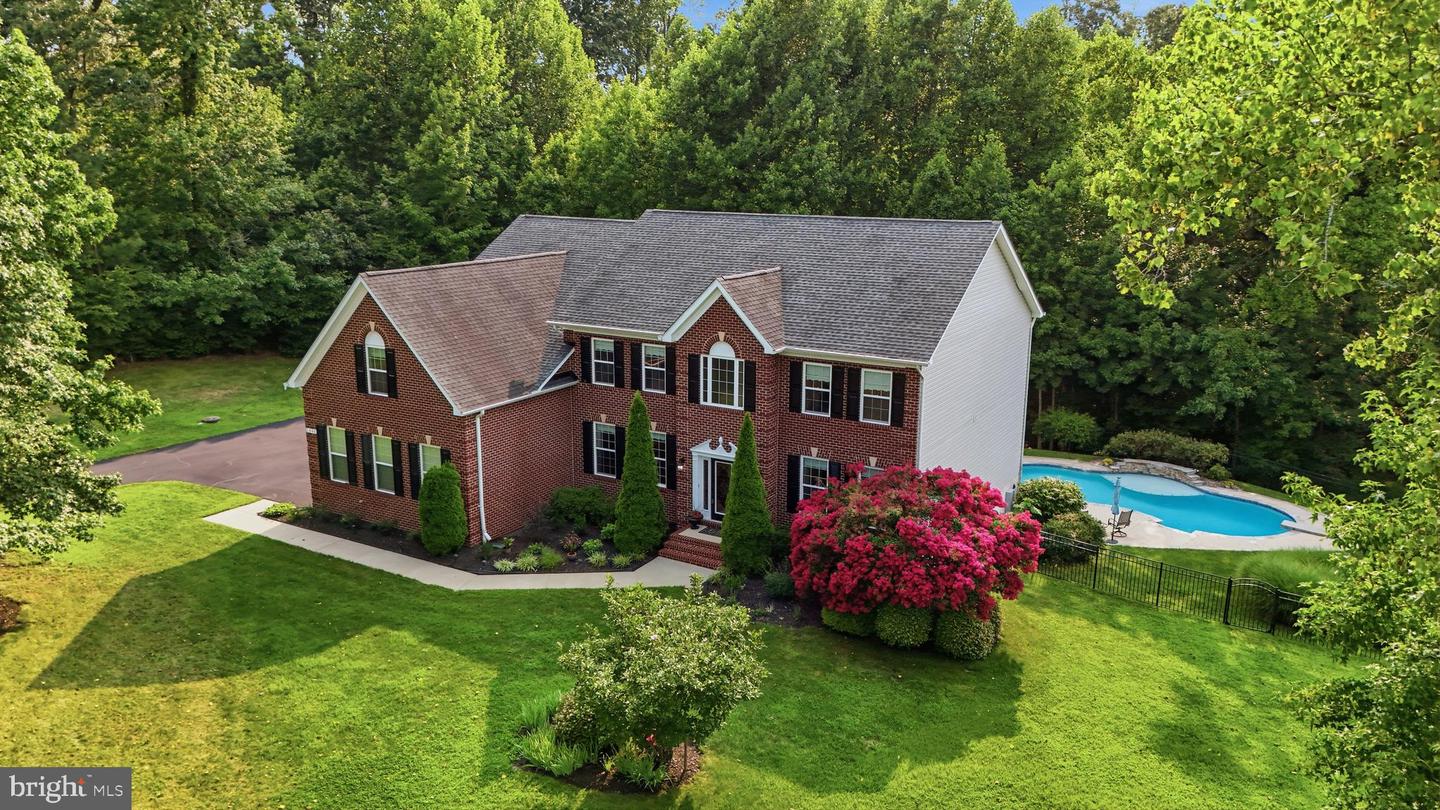 1008 HORSE PEN RUN Property Photo 1