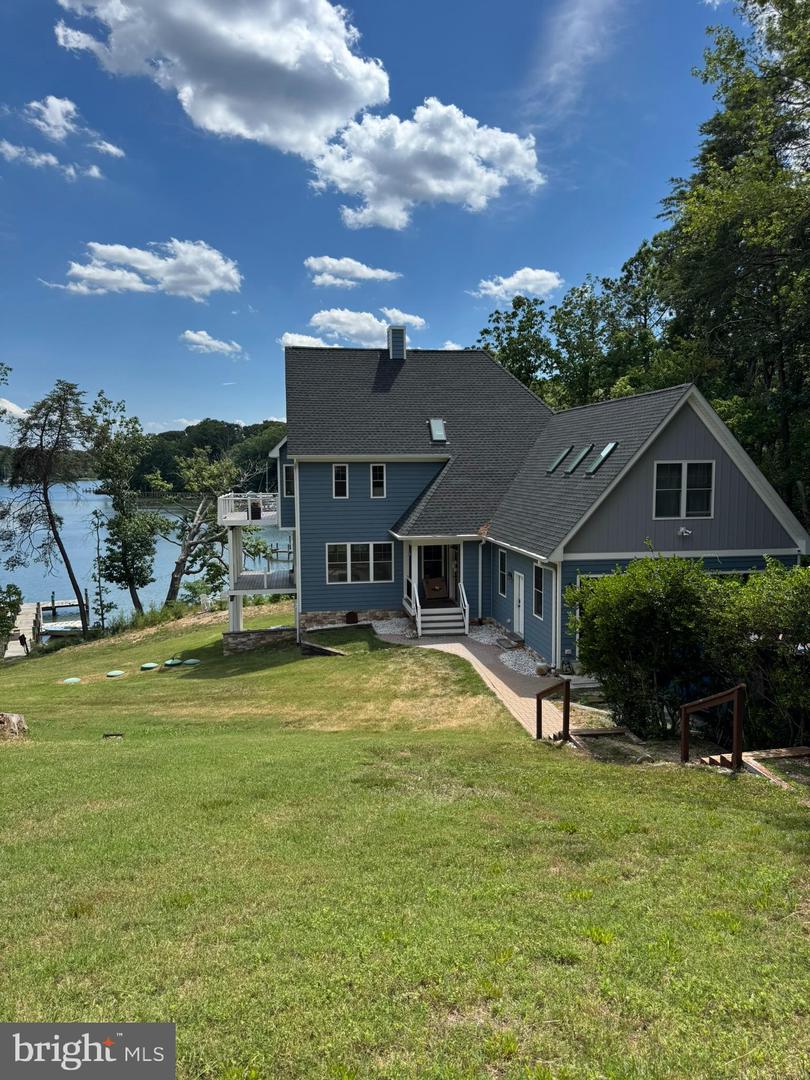 211 Sailboat Ct Property Photo 1