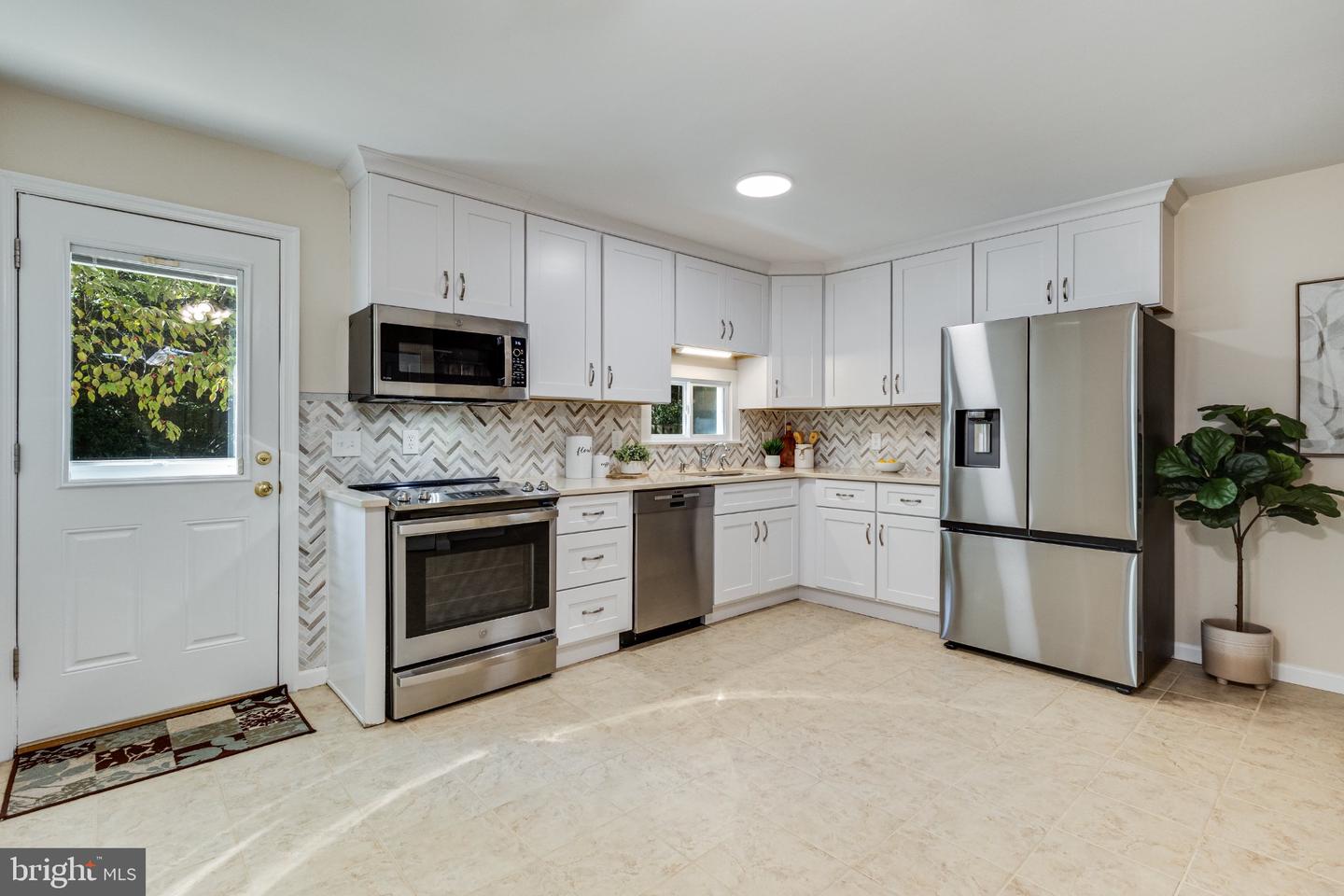 1341 Calvert Beach Rd Property Photo 11