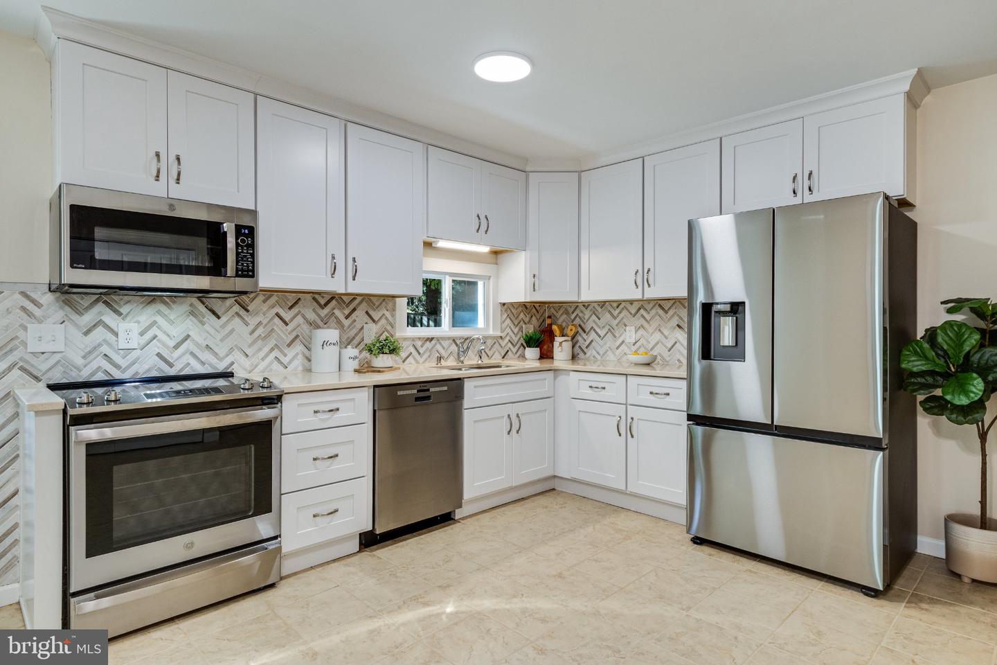 1341 Calvert Beach Rd Property Photo 12
