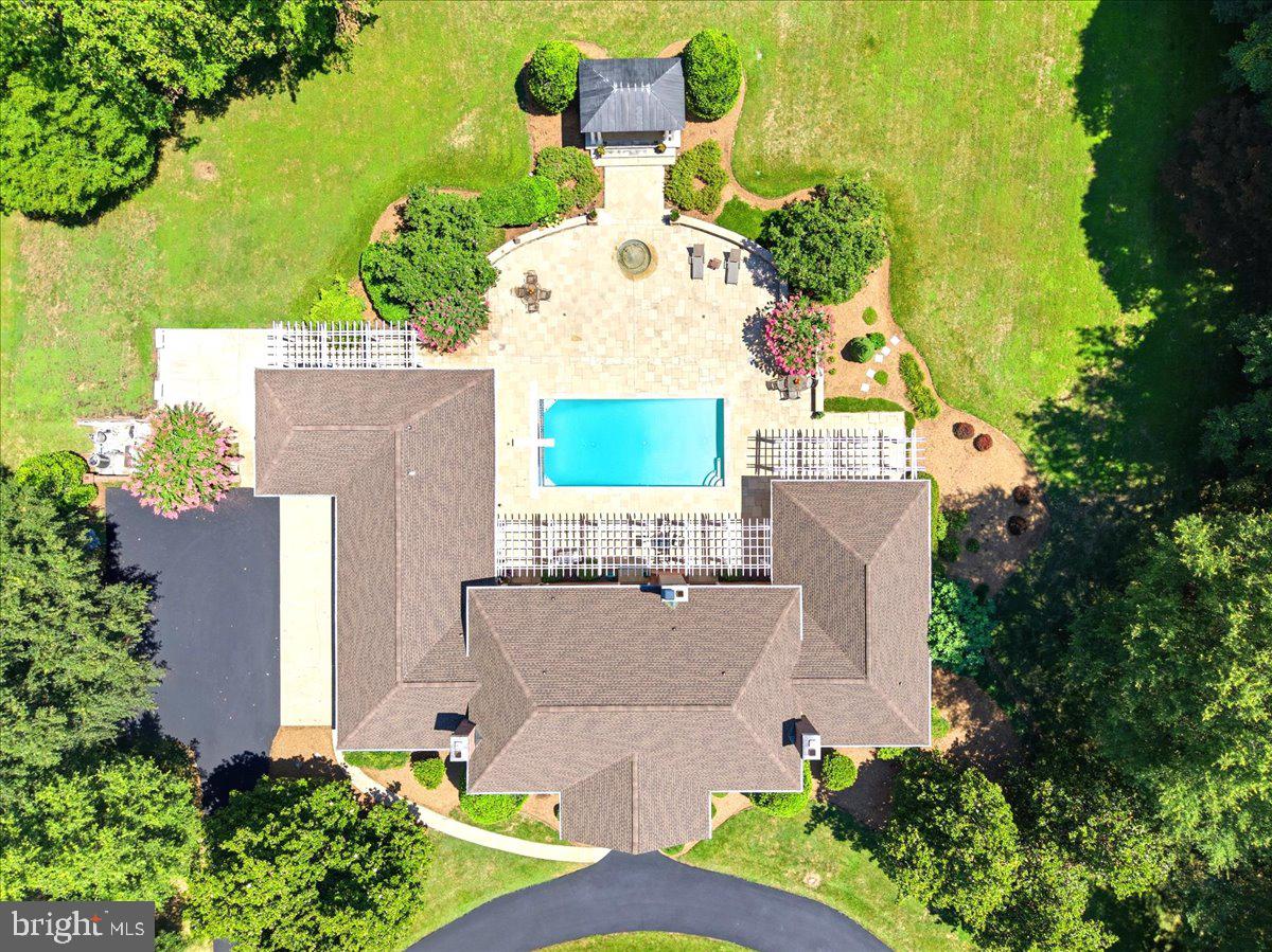 2230 Shields Dr Property Photo 2