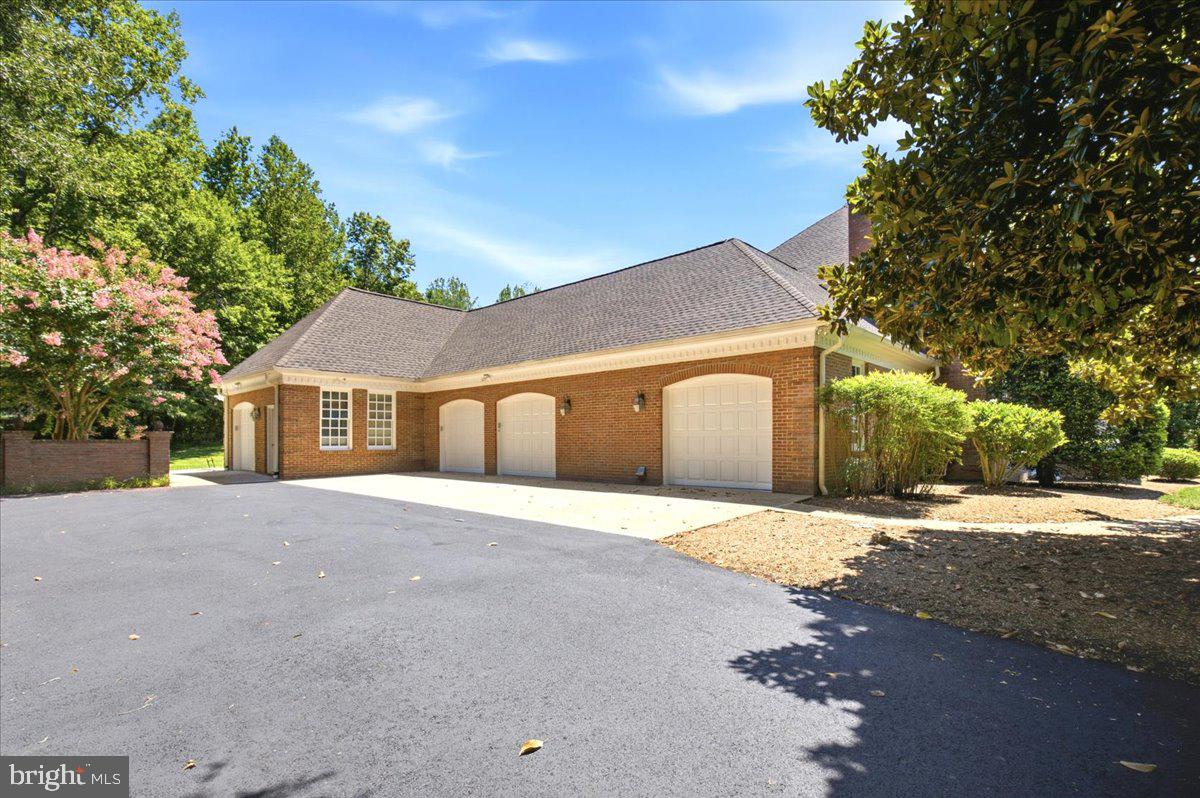2230 Shields Dr Property Photo 8