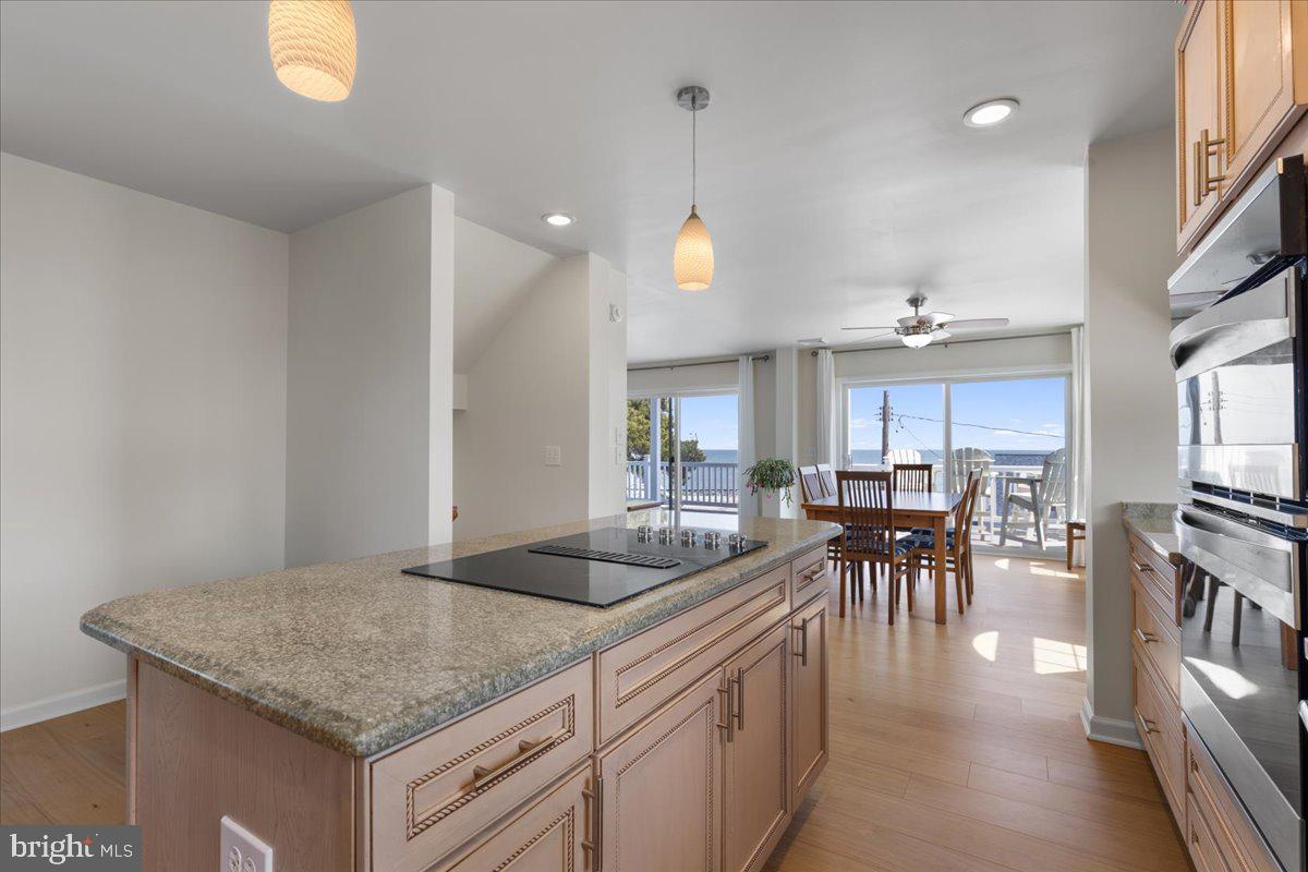 2818 Beach Dr Property Photo 5