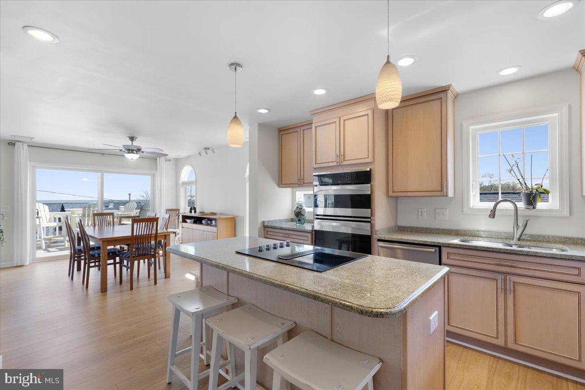 2818 Beach Dr Property Photo 6