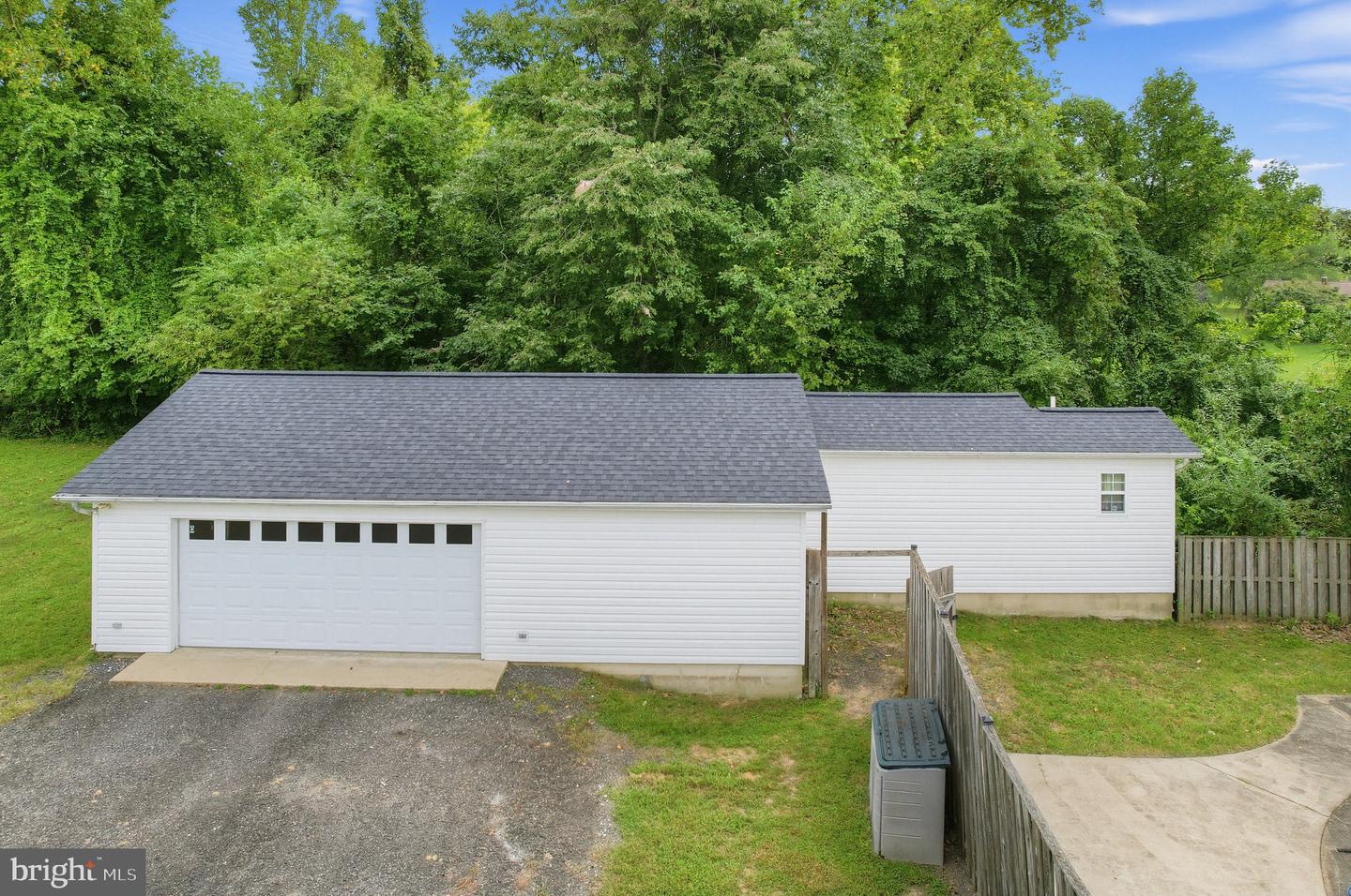 9430 Solomons Island Rd Property Photo 4