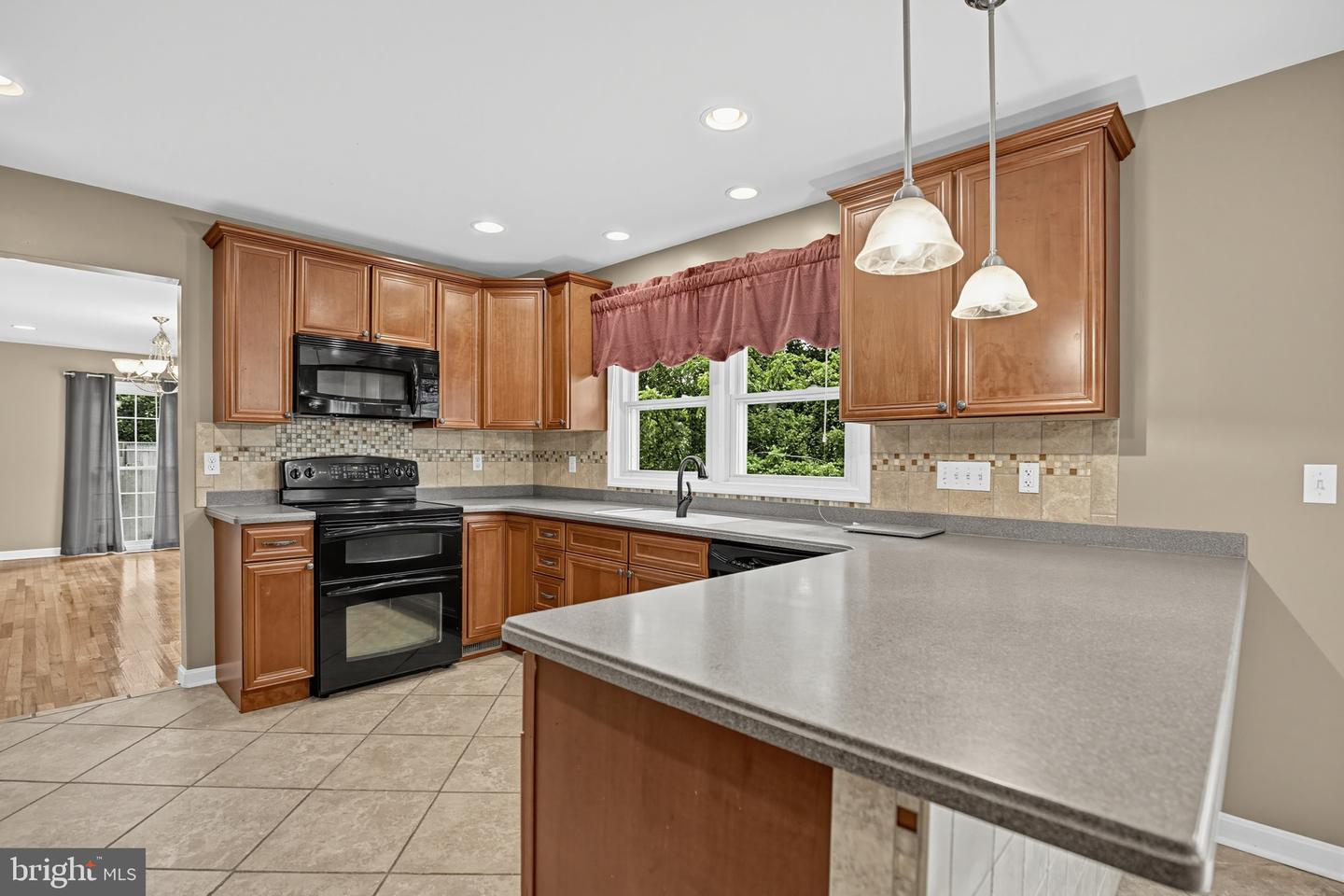 9430 Solomons Island Rd Property Photo 10