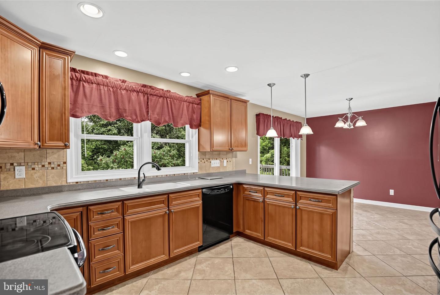 9430 Solomons Island Rd Property Photo 12