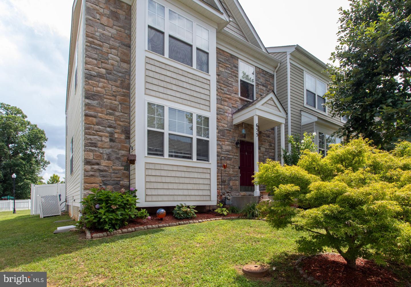 655 Burr Oak Ct Property Photo 1