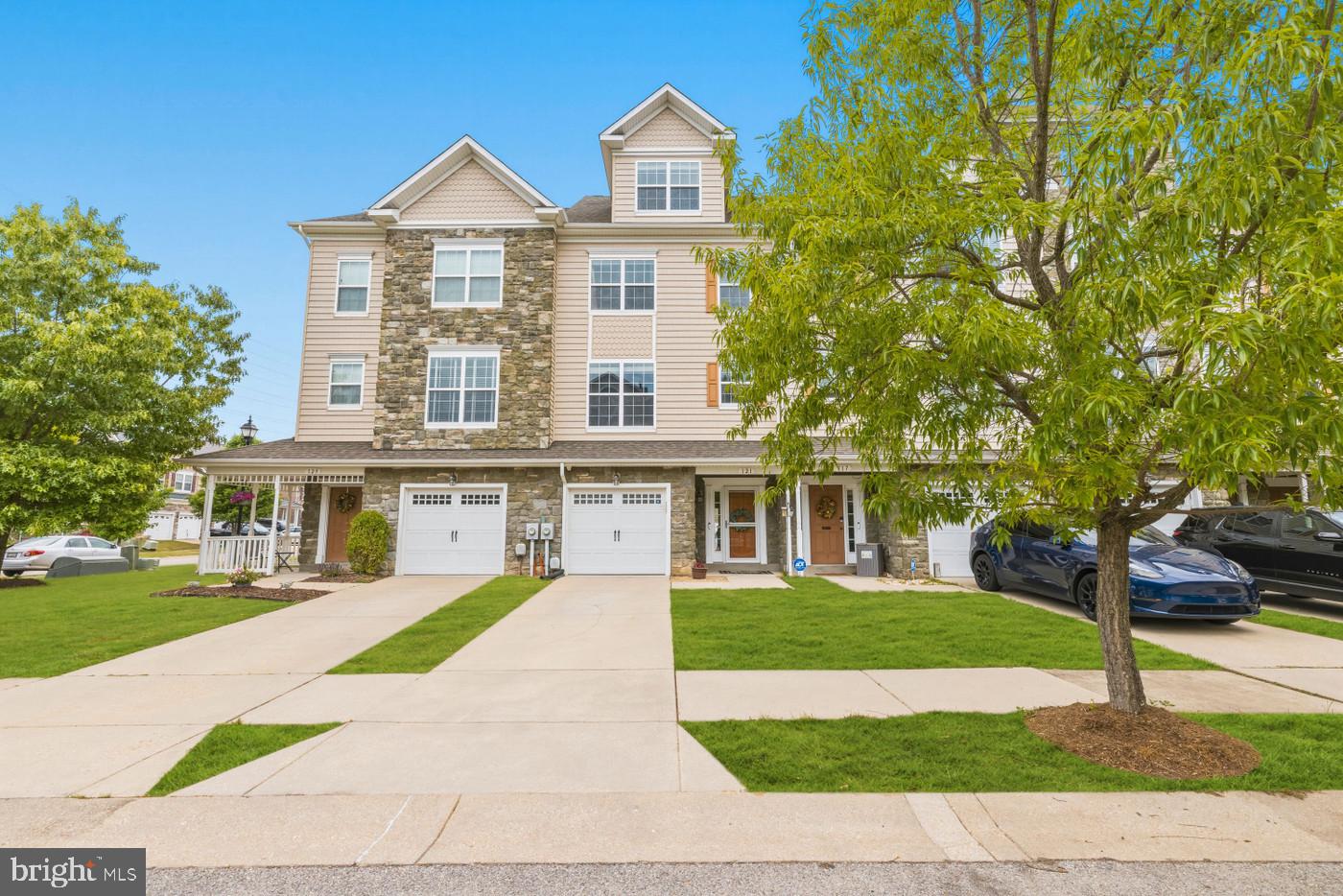 121 POLO WAY Property Photo 1