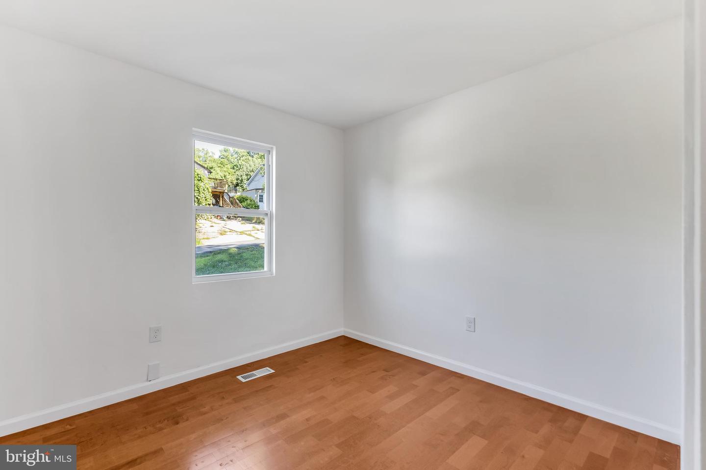 6114 4th St Property Photo 23