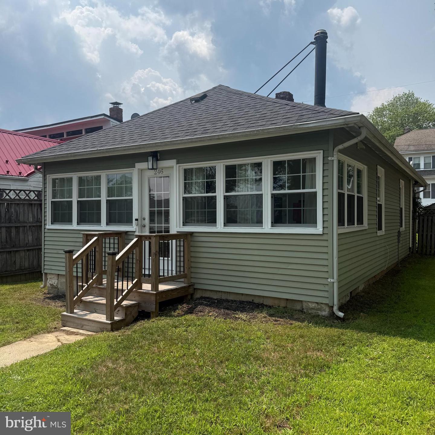 246 Bay Ave Property Photo 1