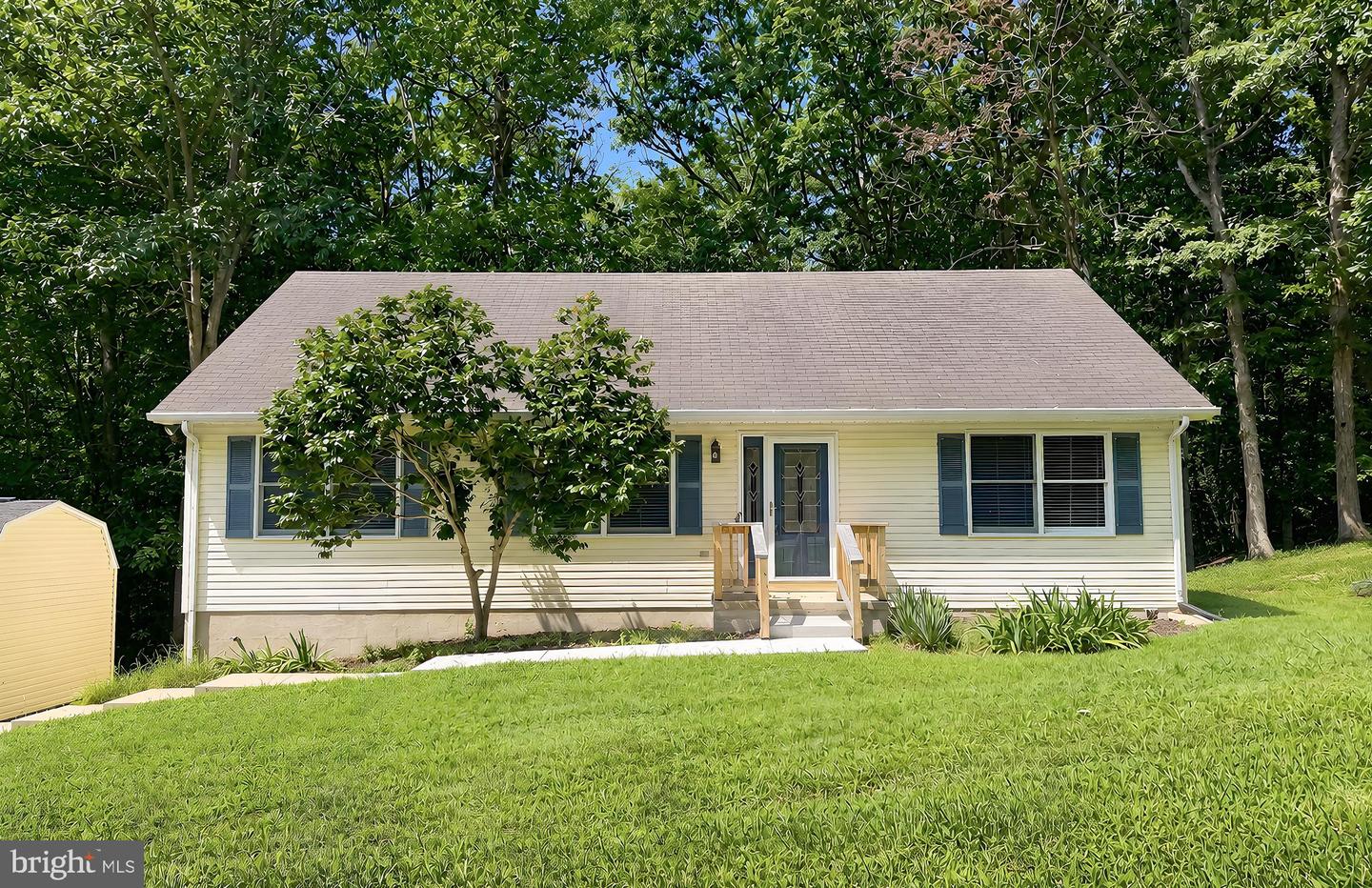 8433 Sailboat Ln Property Photo 1